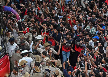 பெங்களூரு ரசிகர்கள் உயிரிழப்பு : ஆர்.சி.பி. நிர்வாகி உட்பட இருவர் கைது !