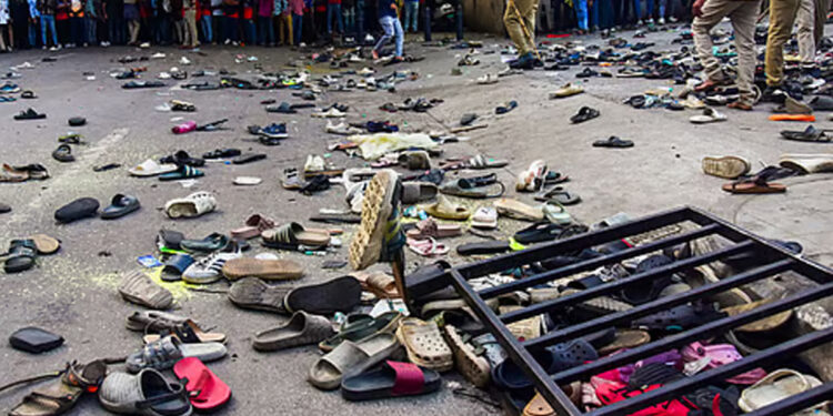 ரசிகர்கள் உயிரிழப்பு : கர்நாடக கிரிக்கெட் சங்கம் அதிரடி நடவடிக்கை – உயர் அதிகாரிகள் ராஜினாமா !