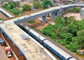 “இது என்ன பாலத்துக்கு வந்த சோதனை” புலம்பும் வாகன ஓட்டிகள்.