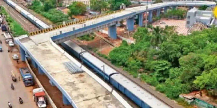 “இது என்ன பாலத்துக்கு வந்த சோதனை” புலம்பும் வாகன ஓட்டிகள்.