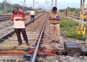 ரயிலை கவிழ்க்க சதி தீட்டிய மர்மக் குழு : அதிர்ஷ்டவசமாக தவிர்க்கப்பட்ட விபத்து