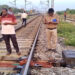 ரயிலை கவிழ்க்க சதி தீட்டிய மர்மக் குழு : அதிர்ஷ்டவசமாக தவிர்க்கப்பட்ட விபத்து