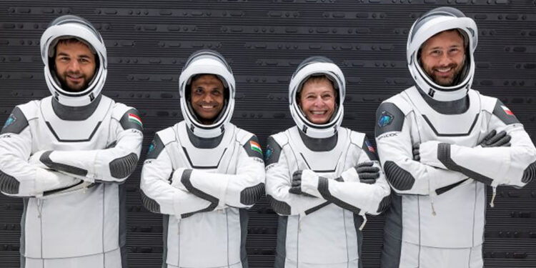 5 முறை ஒத்திவைக்கப்பட்ட விண்வெளிப் பயணம் : இந்திய வீரர் நாளை புறப்படுகிறார்!