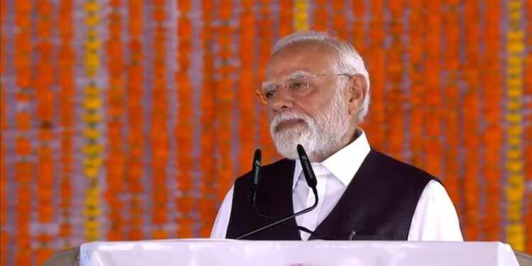 பாகிஸ்தான் மனிதகுலத்திற்கு எதிரானது : காஷ்மீரில் பிரதமர் மோடி கண்டனம்