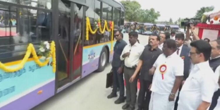 மின்சார பேருந்து சேவையை துவக்கி வைத்தார் முதல்வர் ஸ்டாலின்