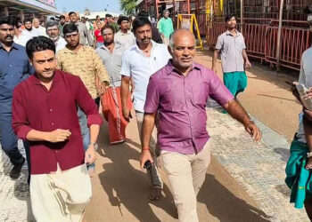 பழனி முருகன் கோயிலில் நடிகர் சூர்யா சாமி தரிசனம்