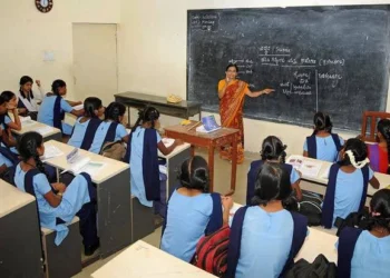 இனி அரசு பள்ளி மாணவர்களும் சரளமாக ஆங்கிலம் பேசலாம் – தமிழக அரசு அதிரடி