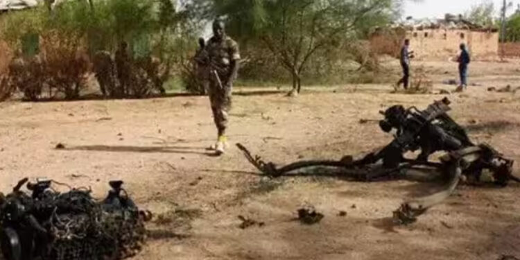 நைஜரில் துப்பாக்கிச்சூடு : 34 ராணுவ வீரர்கள் உயிரிழப்பு – தீவிர தேடுதல் வேட்டை தொடரும் !