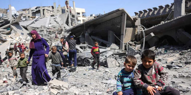 நிவாரண முகாமை நோக்கி வந்த காஸா மக்கள் மீது இஸ்ரேல் துப்பாக்கிச்சூடு – பலர் உயிரிழப்பு !