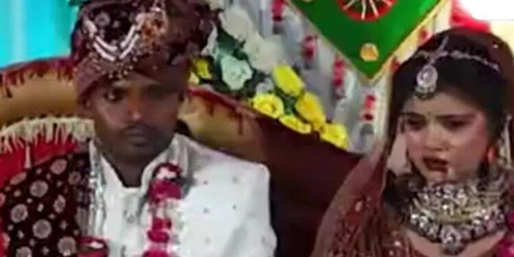 முதலிரவுக்கு காத்திருந்த கணவன்…கத்தியை காட்டிய மனைவி..!