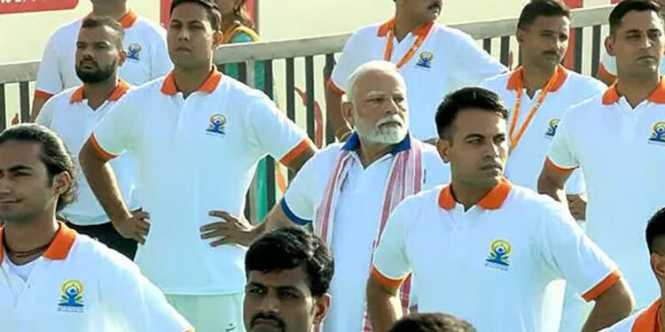 யோகா என்றால் “சேர்ப்பது” – சர்வதேச யோகா தினத்தில் பிரதமர் மோடி உரை !