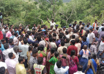 கிருஷ்ணகிரி : கடத்தப்பட்ட 13 வயது சிறுவன் கொலை – சடலத்தை வைத்து உறவினர்கள் மறியல் போராட்டம் !