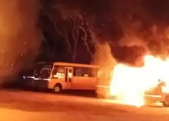 நெல்லையில் 10ம் வகுப்பு மாணவன் தற்கொலை ; பள்ளி பஸ்களுக்கு தீ வைக்கப்பட்டதால் பெரும் பதற்றம்