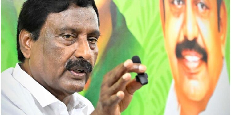 அதிகாரிகள் முதலமைச்சர் பேச்சைக் கேட்பதில்லை..!