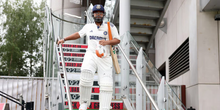 ஒரே டெஸ்ட் தொடரில் 6 சாதனைகள் : காயத்தின் வலியோடு வரலாறு படைத்த ரிஷப் பண்ட் !