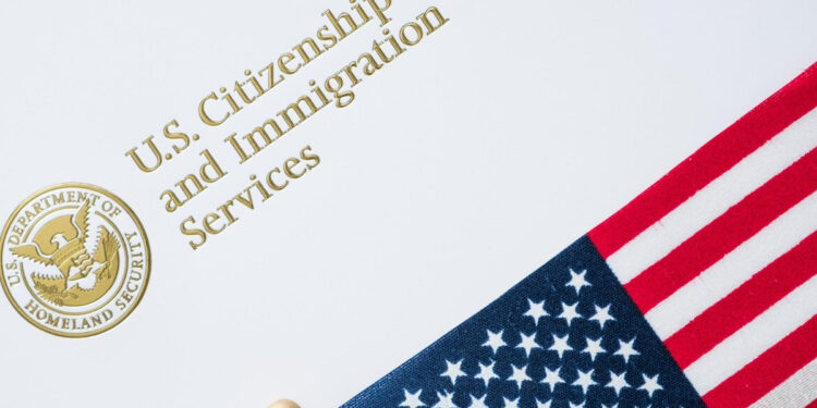 மாணவர்கள், சுற்றுலாப் பயணிகள் விசா முறைகளை கடுமையாக்கியது அமெரிக்கா!