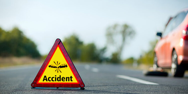 ஜம்மு காஷ்மீரில் வேன் பள்ளத்தாக்கில் கவிழ்ந்தது : 5 பேர் உயிரிழப்பு, பலர் படுகாயம்