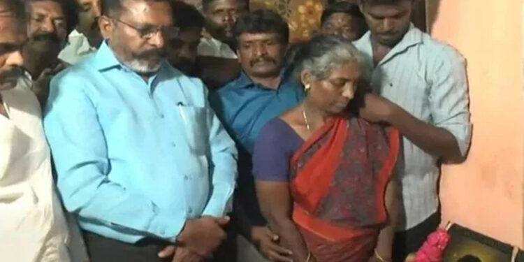 துப்பாக்கியால் மிரட்டிய காவல்துறை; அதிர்ச்சியடைந்தேன்” – திருமாவளவன் கண்டனம்!