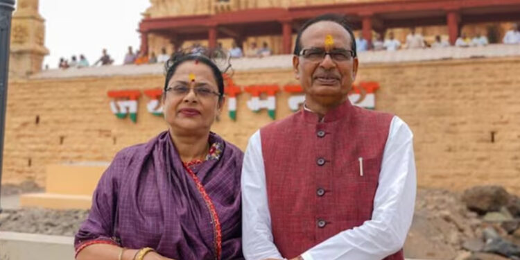 மனைவியை மறந்து விமானத்துக்குச் சென்ற மத்திய அமைச்சர் !