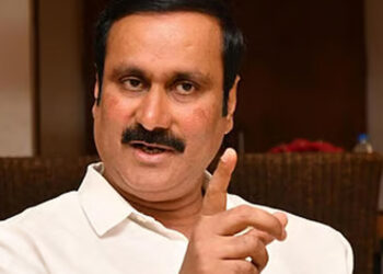 தந்தை இல்லாத நேரத்தில் தாயை சந்தித்த அன்புமணி – பாமகவில் புதிய திருப்பம் ?