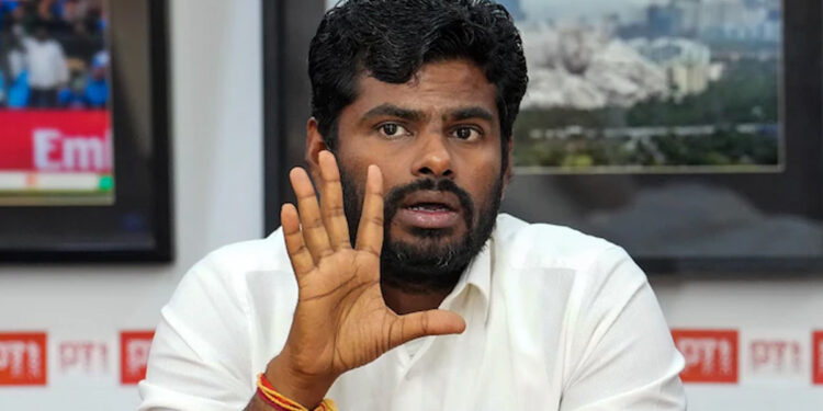 அண்ணாமலை குற்றச்சாட்டு : “வெறும் விளம்பர ஆட்சி நடத்தும் தி.மு.க., வாடகைக்கு ஆள் பிடித்து புகழ்பாட செய்கிறது”