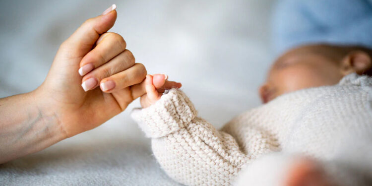 பிரிட்டனில் 3 பேரின் டி.என்.ஏ. மூலம் 8 ஆரோக்கிய குழந்தைகள் பிறப்பு !