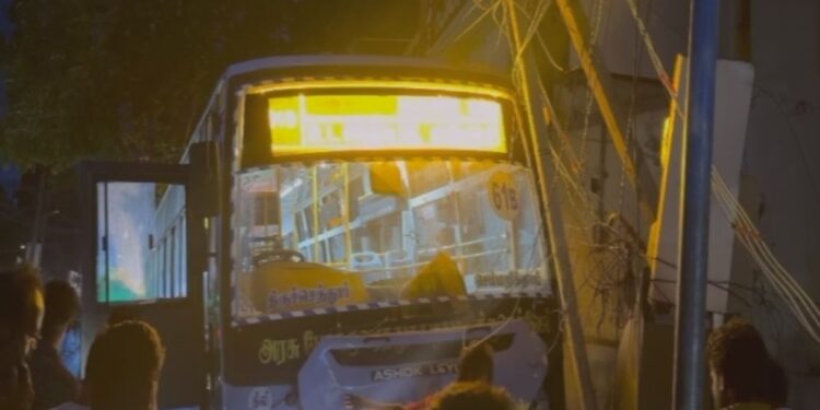 பேருந்தை ஓட்டும் போதே ஓட்டுநர் மாரடைப்பால் பலி