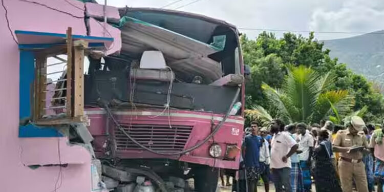 வீட்டின் மீது அரசு பஸ் மோதி விபத்து : 4 வயது சிறுமி உயிரிழப்பு