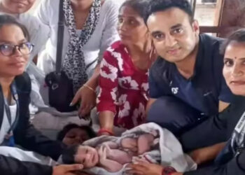 ரயில் நிலையத்தில் பிரசவம் செய்த கர்ப்பிணிக்கு உதவிய ராணுவ மருத்துவர் : ராணுவ தளபதி பாராட்டு !