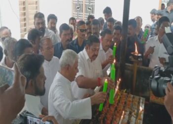 எடப்பாடி பழனிசாமி வேளாங்கண்ணி மாதா கோவிலில் வழிபாடு