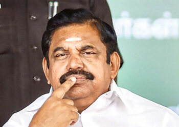 EPS பிரச்சார நிகழ்ச்சியில் அதிர்ச்சி சம்பவம் : ஒரு லட்ச ரூபாய் பாக்கெட்டில் இருந்து மாயம் !