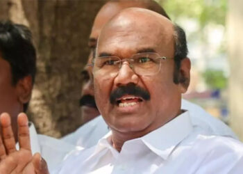 தமிழகத்தில் அதிகாரிகள் ஆட்சி நடக்கிறது : முன்னாள் அமைச்சர் ஜெயகுமார் குற்றச்சாட்டு