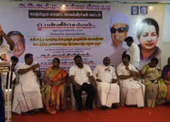 ‘காலில் விழுகிறோம் ; ஒன்றிணையுங்கள்’ – பழனிசாமிக்கு பன்னீர் தரப்பின் வேண்டுகோள்