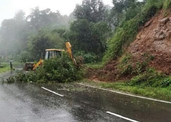 மூணாறு அருகே அடுத்தடுத்து ஏற்பட்ட நிலச்சரிவு!
