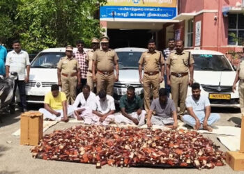 புதுச்சேரி மதுபானங்கள் கடத்தி வந்த6பேர் கைது3சொகுசு கார்கள்1இருசக்கர வாகனம் &மதுபானங்கள் பறிமுதல்