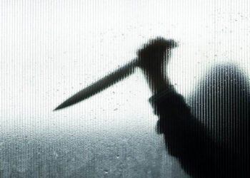 மனைவியை கத்தியால் குத்தி கொலை செய்த கணவர்