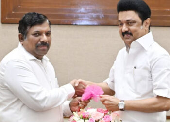 மருத்துவமனையில் இருந்தாலும் அரசு பணியில் தீவிரம் : தலைமைச் செயலாளருடன் முதல்வர் ஆலோசனை !