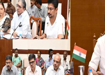 ஒரே நாளில் 10 துறை செயலர்களுடன் ஆலோசனை நடத்திய முதல்வர் ஸ்டாலின் !