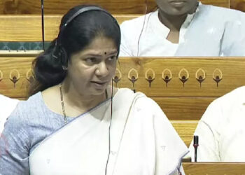 உள்நோக்கத்துடன் பழி சுமத்துகிறார் அமித் ஷா ; லோக்சபாவில் விவாதத்தில் கனிமொழி கண்டனம்