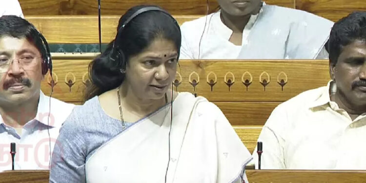 உள்நோக்கத்துடன் பழி சுமத்துகிறார் அமித் ஷா ; லோக்சபாவில் விவாதத்தில் கனிமொழி கண்டனம்