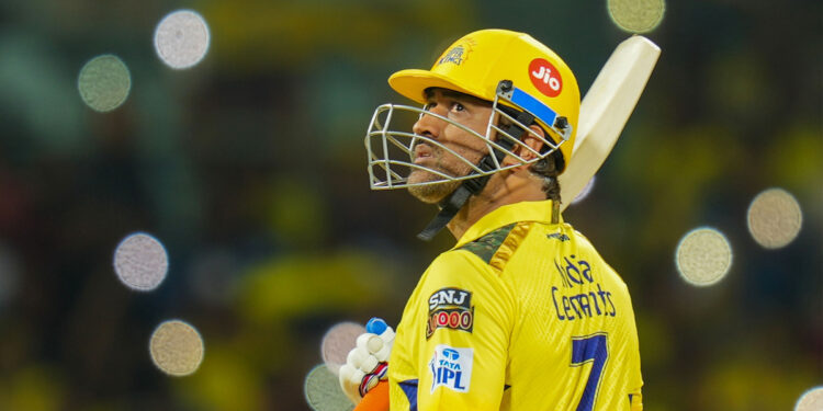 “தோனி, ரஜினியைப்போல மக்கள் மனதில் வீற்றிருப்பவர் !”