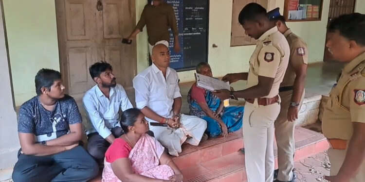 நாகர்கோவிலில் மாவட்ட முதன்மை கல்வி அலுவலர் அலுவலகத்தை முற்றுகையிட்டு தர்ணா  போராட்டம்