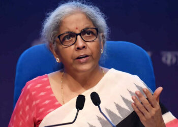 கடனை வசூலிக்கும் போது கண்ணியத்தை கடைபிடிக்க வேண்டும் : நிதியமைச்சர் நிர்மலா சீதாராமன் அறிவுறுத்தல்