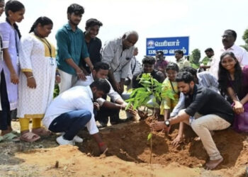 பெரியார் பல்கலையில் ‘பசுமை வனம்’ : மாவட்ட வன அலுவலர் மரக்கன்றுகள் நடும் பணி துவக்கம்