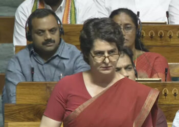 பாதுகாப்பு தொடர்பாக உண்மையை மறைக்க முடியாது – லோக்சபாவில் பிரியங்கா காந்தி விமர்சனம்