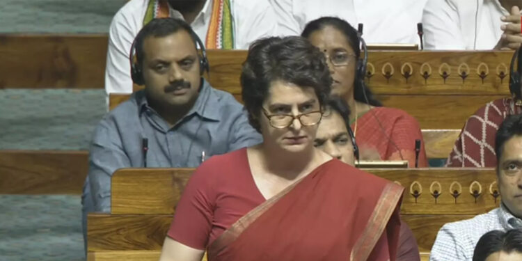 பாதுகாப்பு தொடர்பாக உண்மையை மறைக்க முடியாது – லோக்சபாவில் பிரியங்கா காந்தி விமர்சனம்