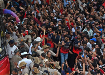 பெங்களூரு ரசிகர்கள் உயிரிழப்பு : RCB நிர்வாகமே காரணம் என நிலை அறிக்கை வெளியீடு !