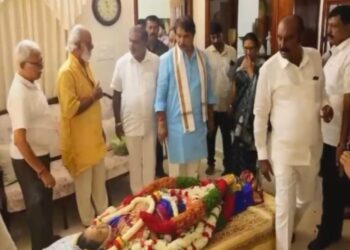 பழம்பெரும் நடிகை சரோஜா தேவி மறைவு-நடிகர்,நடிகைகள் நேரில் அஞ்சலி