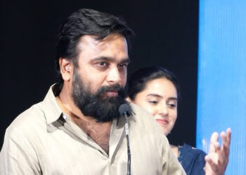 நீ என்ன பெரிய காந்தியா?” – சசிகுமார்!