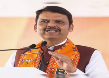 மற்ற மதங்களைச் சேர்ந்தவர்கள் பெற்ற எஸ்சி சான்றிதழ்கள் ரத்து செய்யப்படும் – ஃபட்னாவிஸ் அறிவிப்பு